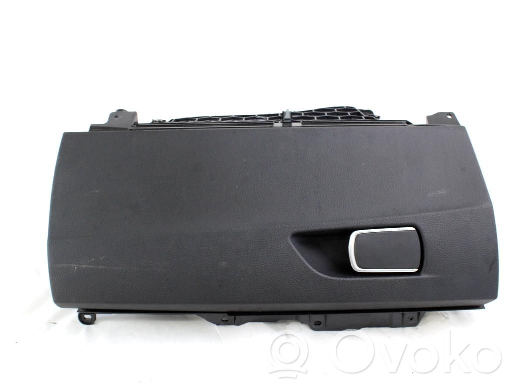 BMW 1 F20 F21 Hansikaslokerosarja