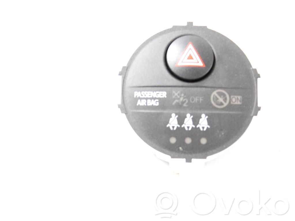 Comutator lumini pericol   839500D100