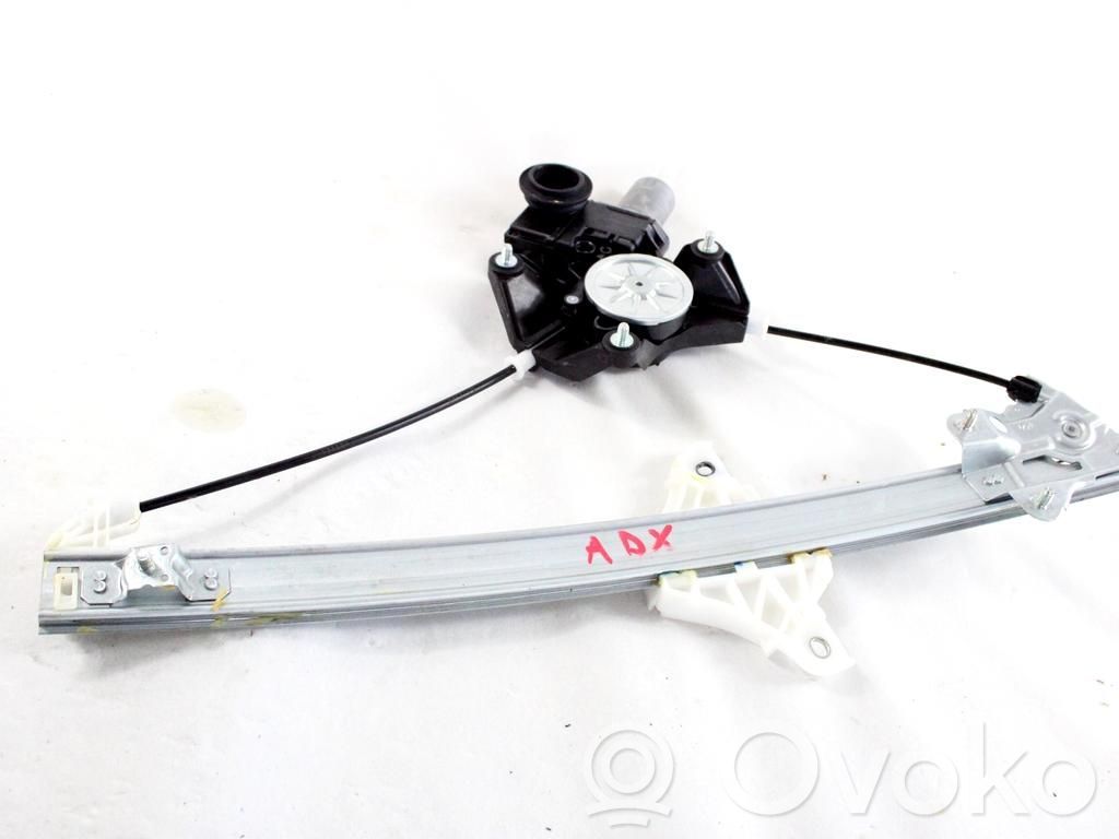 Toyota Yaris XP210 Elektryczny podnośnik szyby drzwi przednich 