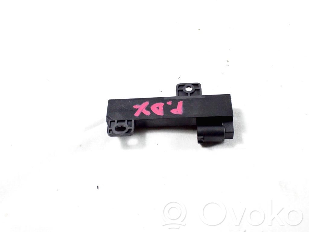 Amplificatore antenna   68051315AB