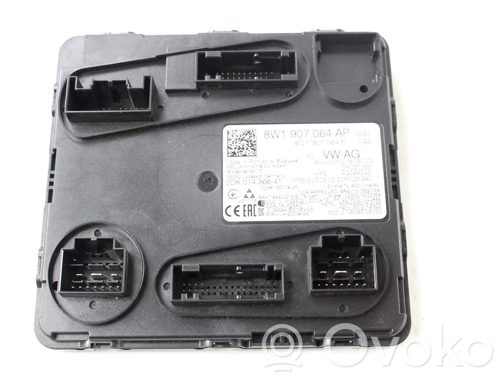 Audi Q8 Unidad de control/módulo de carrocería central 