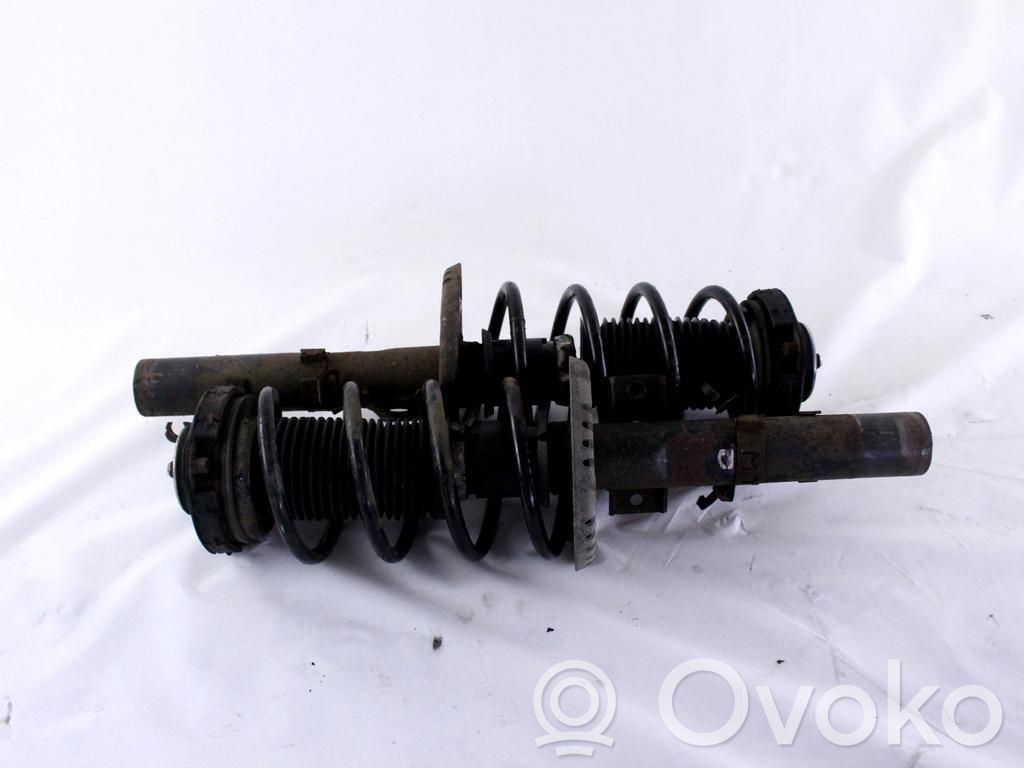 Volkswagen Polo Amortyzator osi przedniej ze sprężyną 