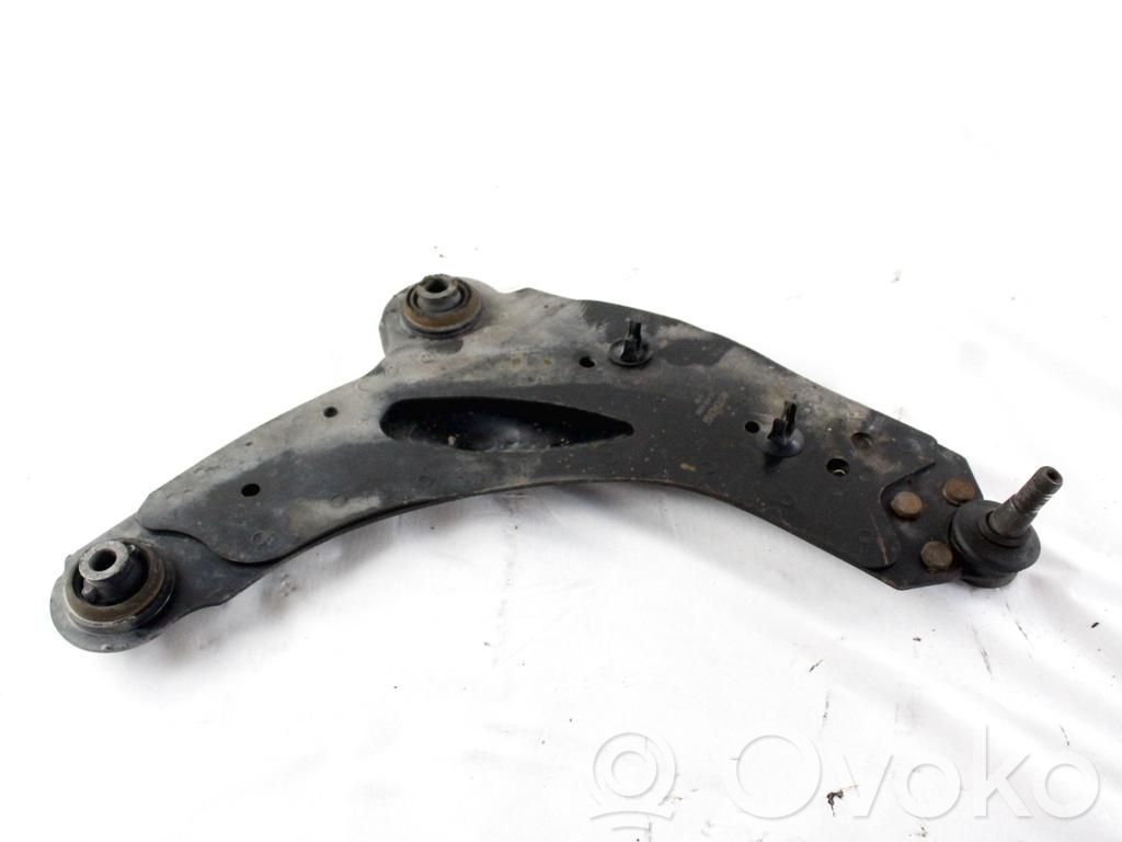Opel Vivaro Dolny wahacz przedni 