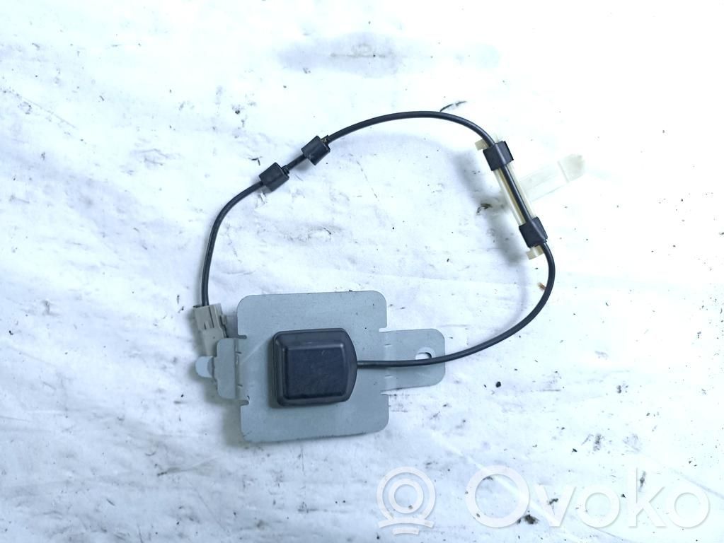 GPS-pystyantenni   2R8310E921AB