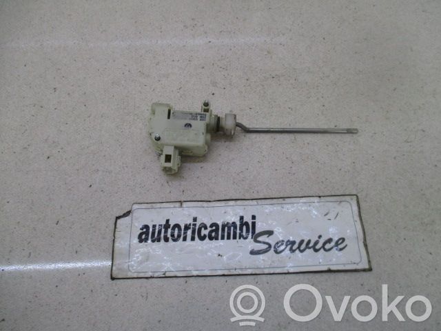 Volkswagen Polo IV 9N3 Siłownik klapki wlewu paliwa