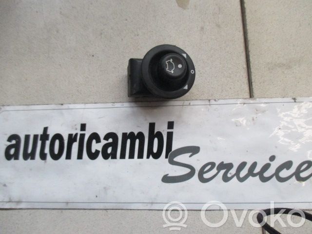 Wing mirror switch   93B417B676BB