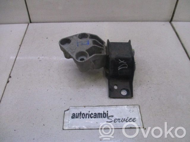 Renault Modus Engine mounting bracket 