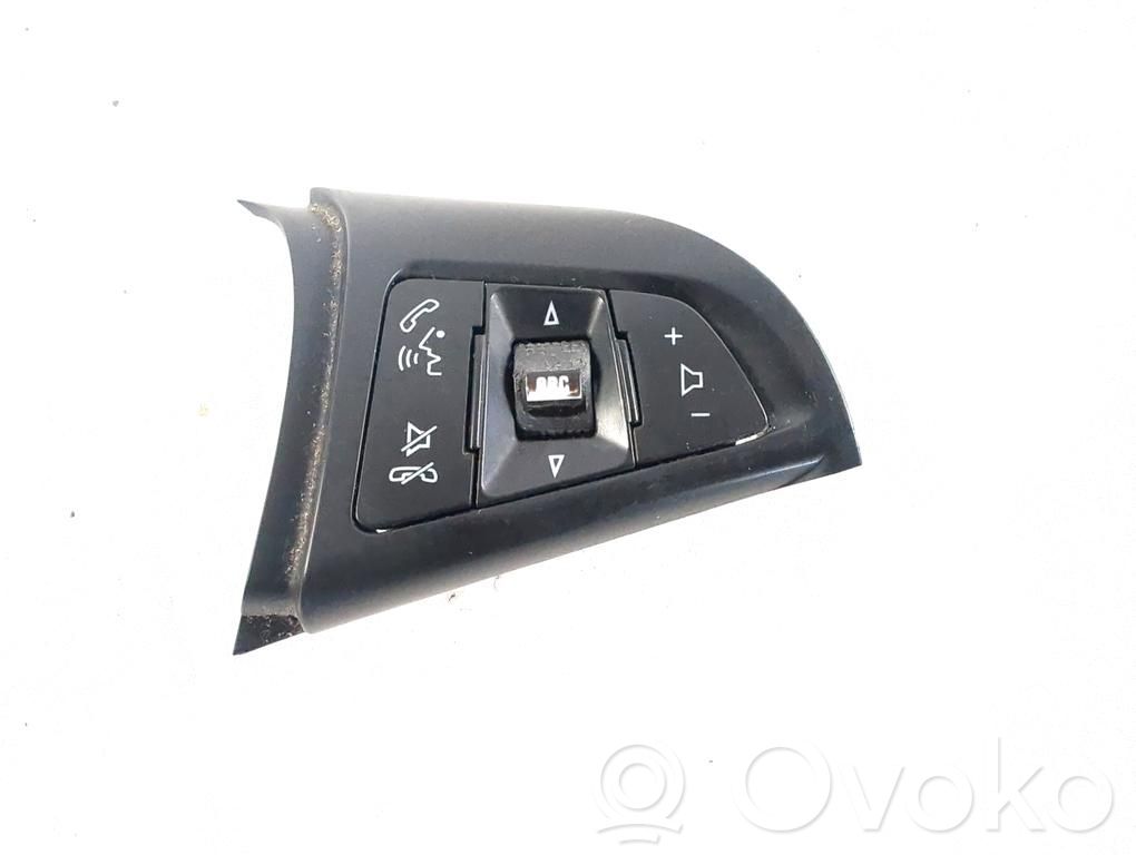 Chevrolet Trax Przełącznik / Przycisk kierownicy 