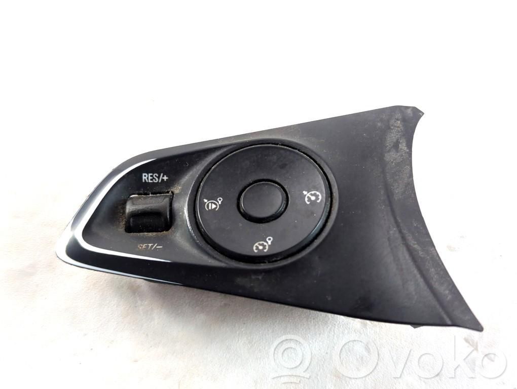 Opel Combo E Boutons / interrupteurs volant 