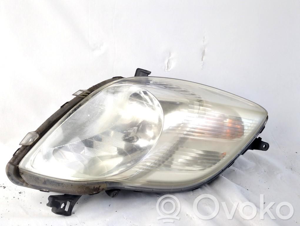 Toyota Yaris Lampa przednia 