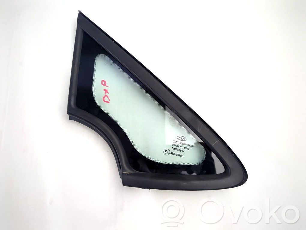 KIA Ceed Geam lateral spate 