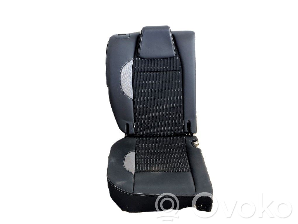 Peugeot 2008 I Al treilea rând de scaune 