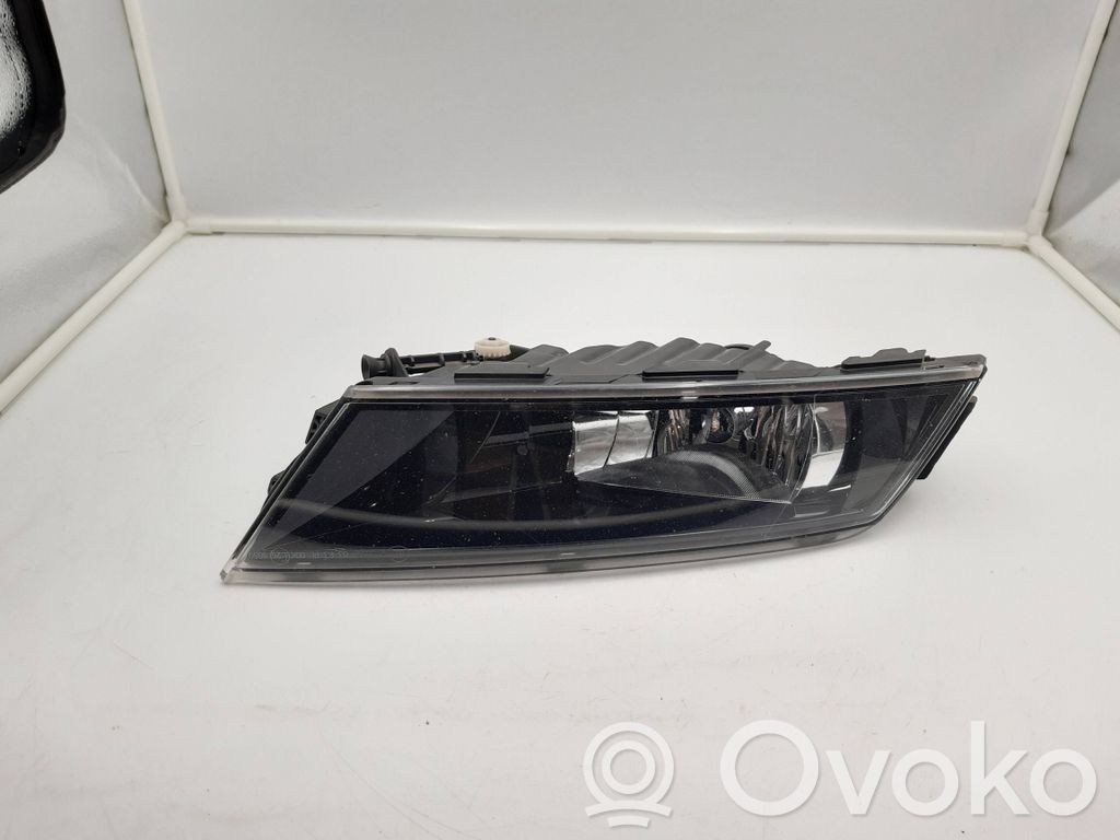 Skoda Superb B8 (3V) Etusumuvalo 