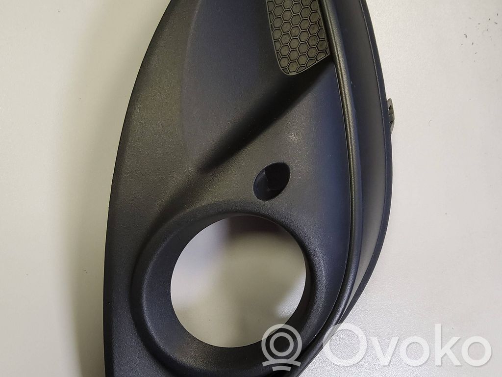Opel Corsa D Etusumuvalon ritilä 