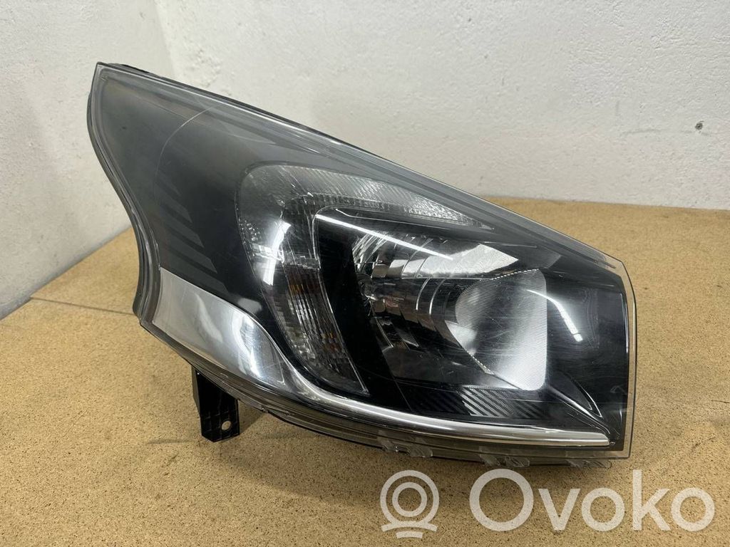 Opel Vivaro Scheinwerfer 