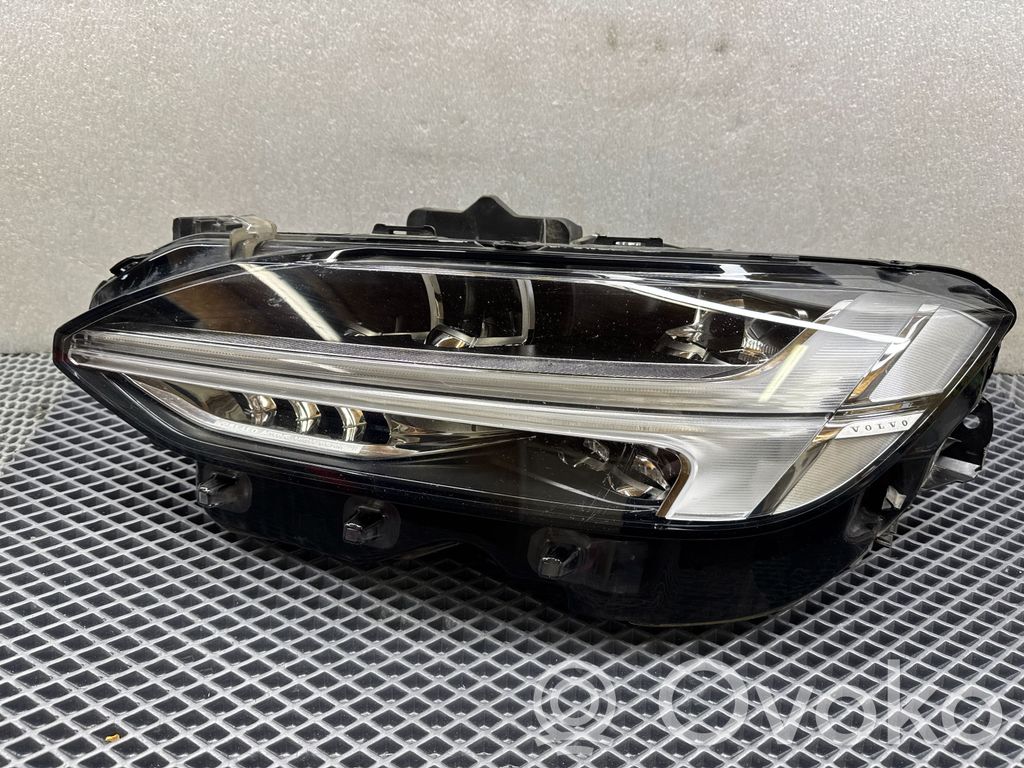 Volvo S90, V90 Lampa przednia 