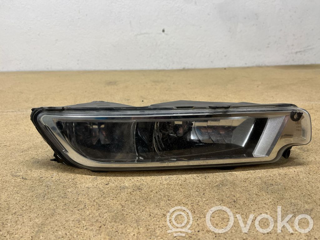 Volkswagen PASSAT B8 Światło przeciwmgłowe przednie 
