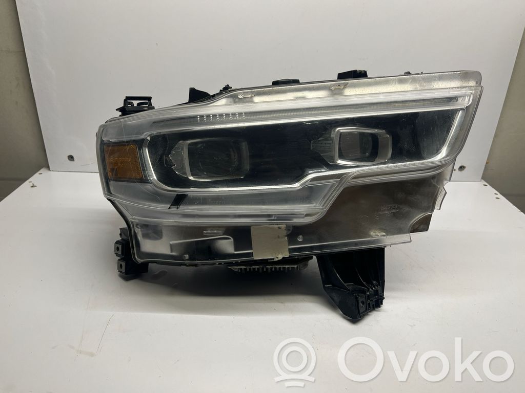 Ram 1500 DT Phare frontale 