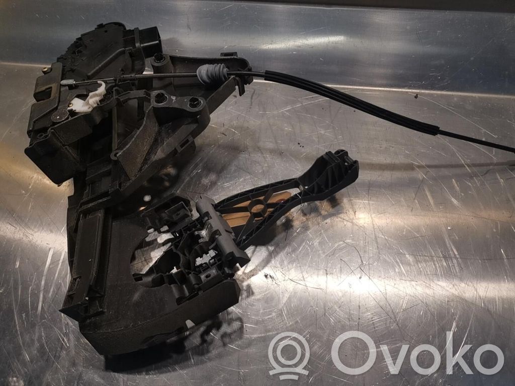 Volvo V50 Priekšpusē slēdzene 