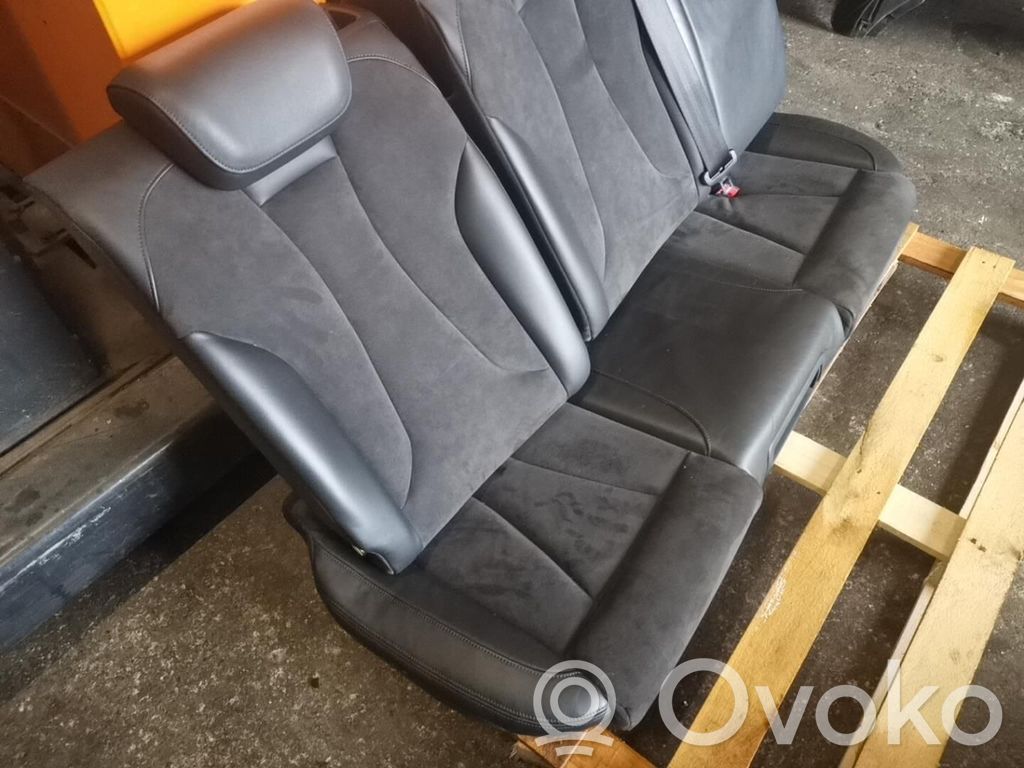 Takaistuin   8V0885405