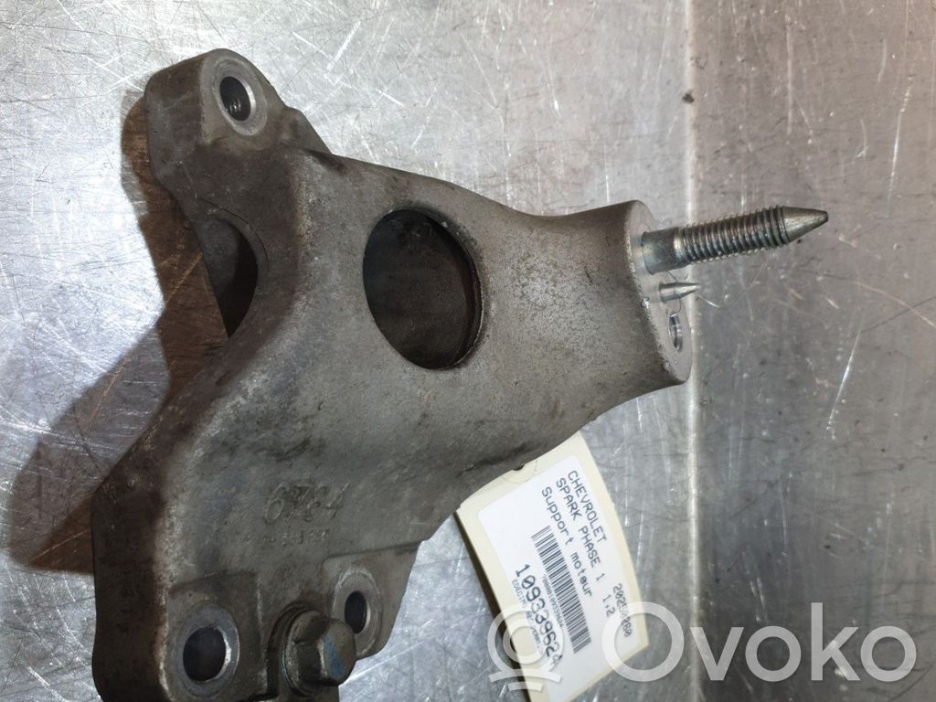 Chevrolet Spark Engine mount bracket 