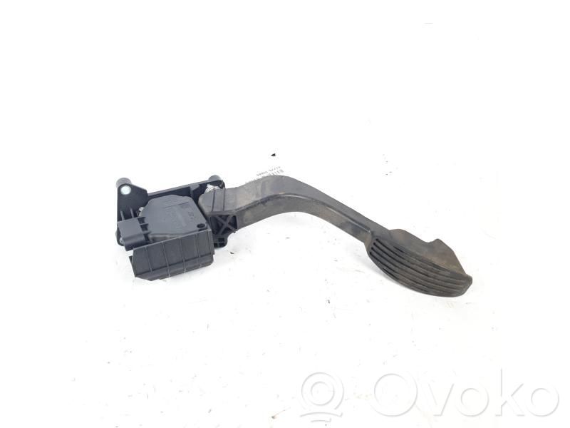 Accelerator throttle pedal   1582729