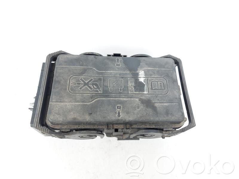 Opel Insignia B Fuse module 