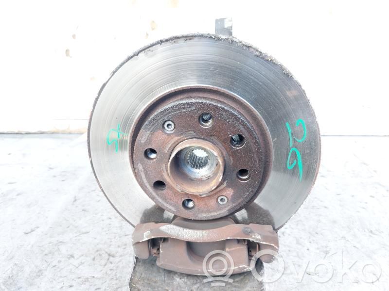 Opel Corsa D Cubo de rueda delantera 