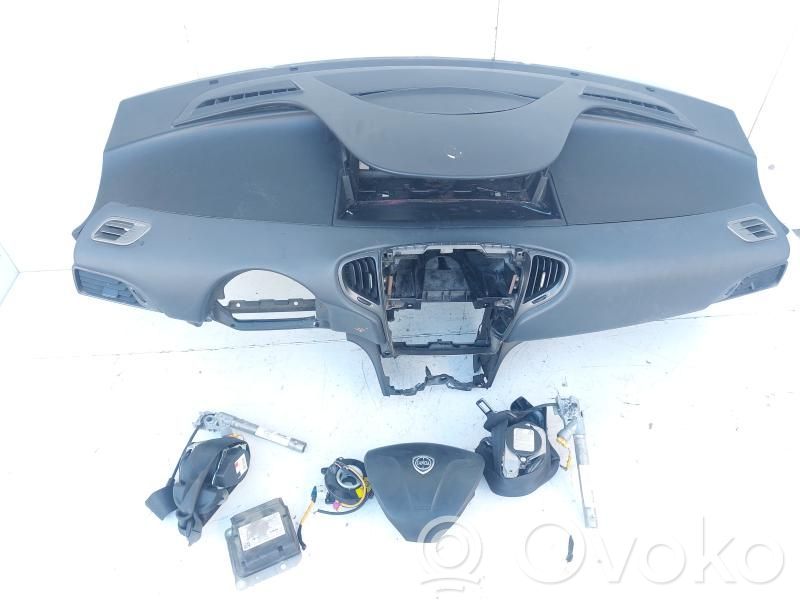 Lancia Ypsilon Airbag set with panel 