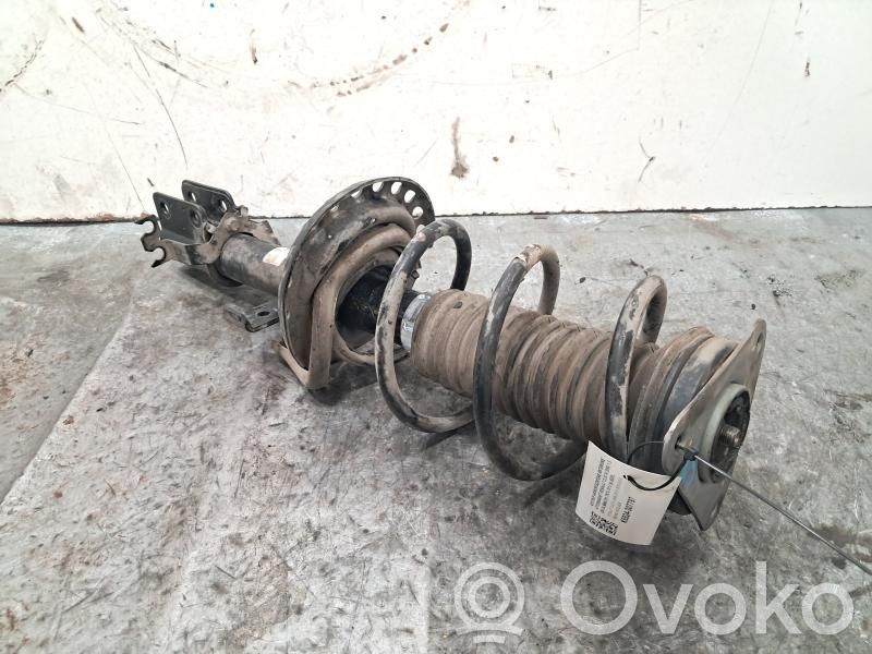 Renault Clio IV Priekšpusē amortizators 