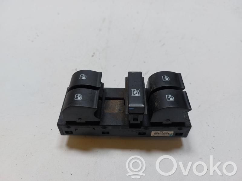 Fiat Punto Evo Przyciski szyb 