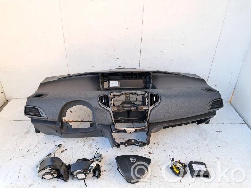 Lancia Ypsilon Airbag set with panel 