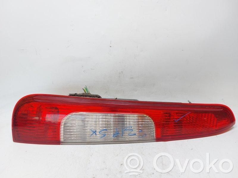 Ford Focus C-MAX Luz trasera/de freno 