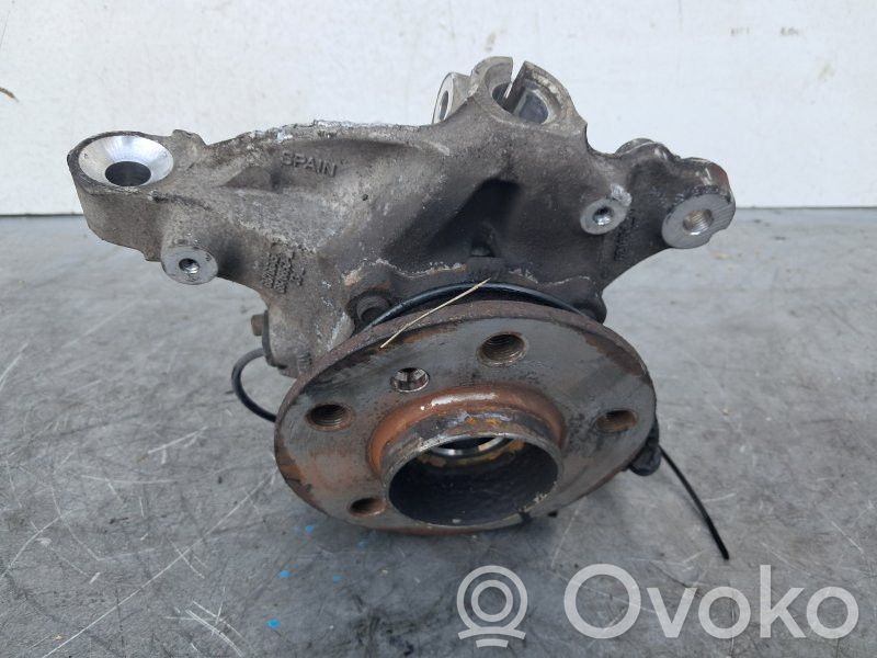 BMW 1 F40 Front wheel hub 