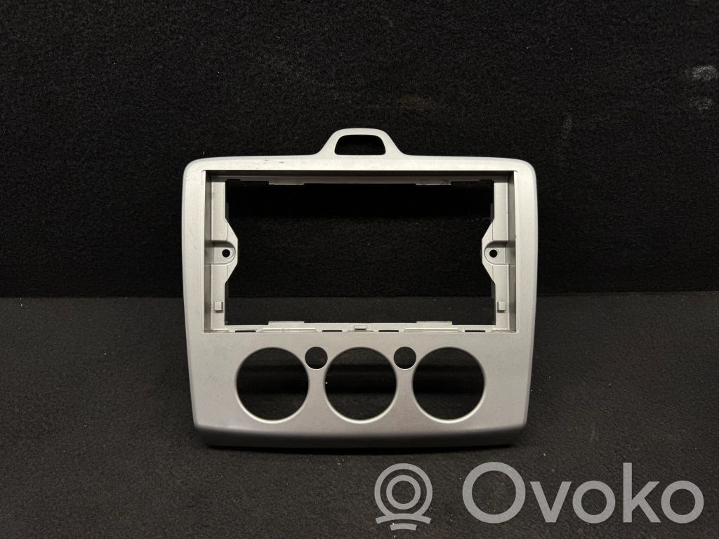 Ford Focus Radio/GPS head unit trim 