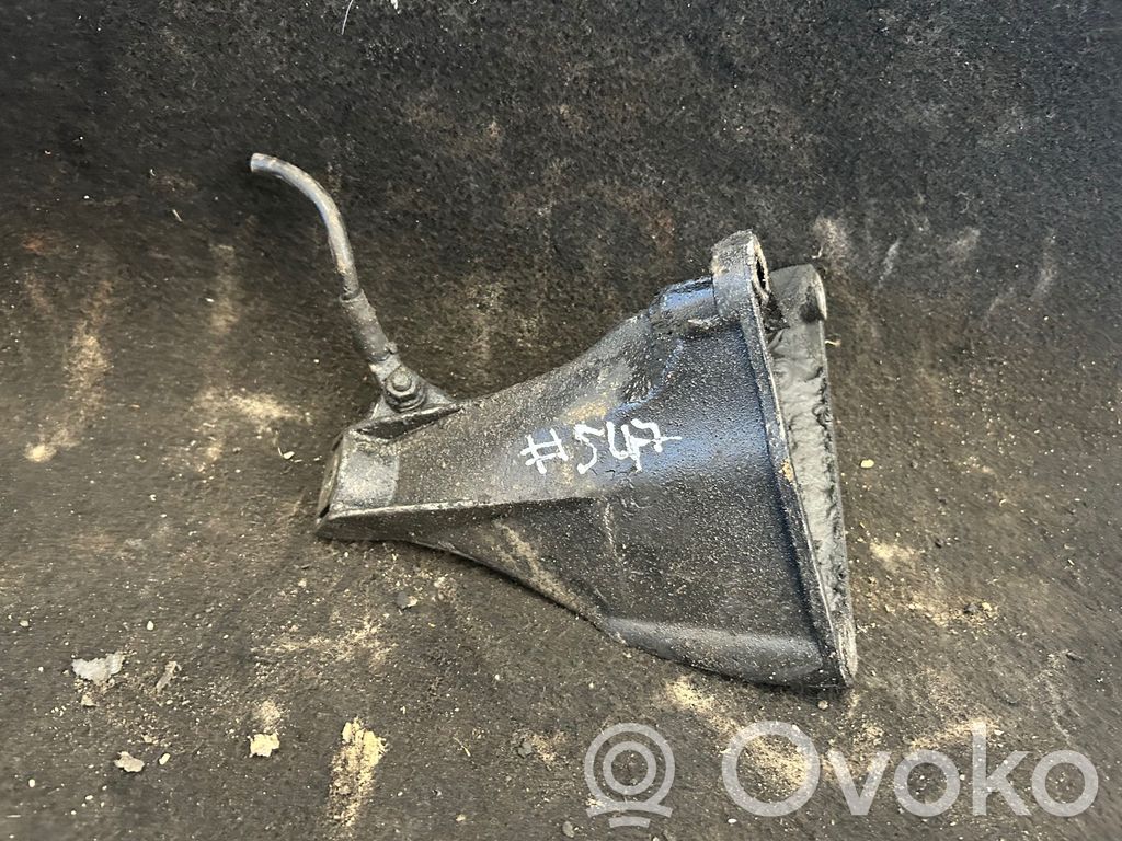 Volkswagen PASSAT B5.5 Engine mounting bracket 