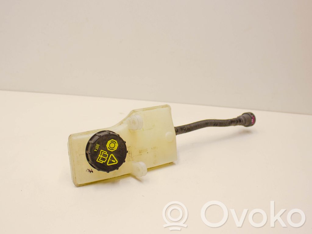 Ford Kuga II Brake fluid reservoir 