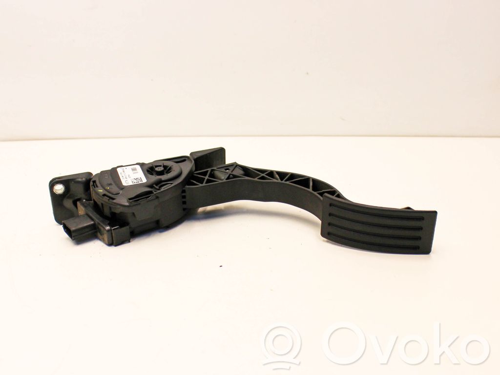 Volvo V40 Akceleratoriaus pedalas 