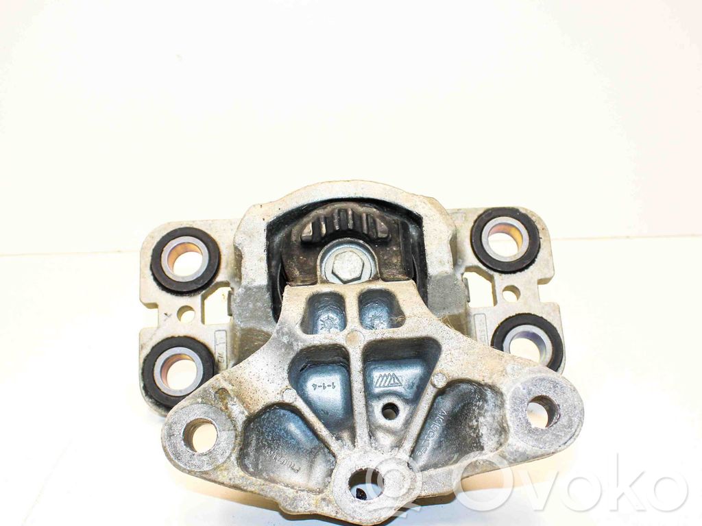 Volvo V60 Engine mount bracket 