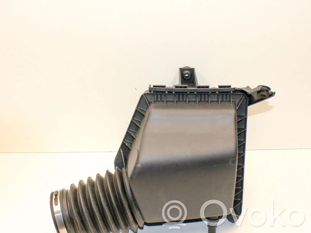 Chrysler Pacifica Air filter box 