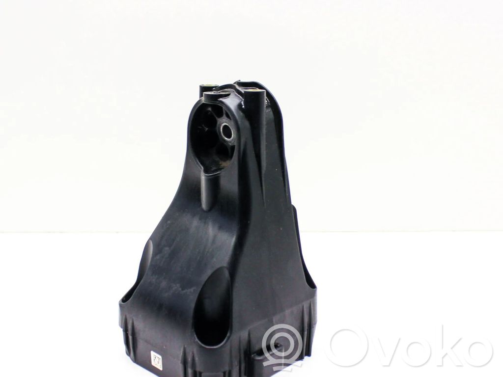 Mercedes-Benz C W205 Engine mounting bracket 