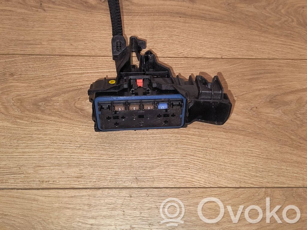 Opel Corsa F Skrzynka bezpieczników / Komplet 