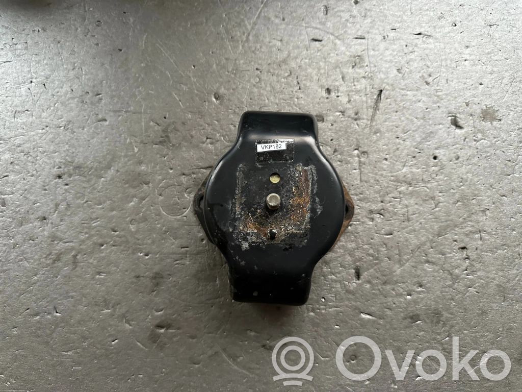 Mitsubishi Pajero Engine mount bracket 