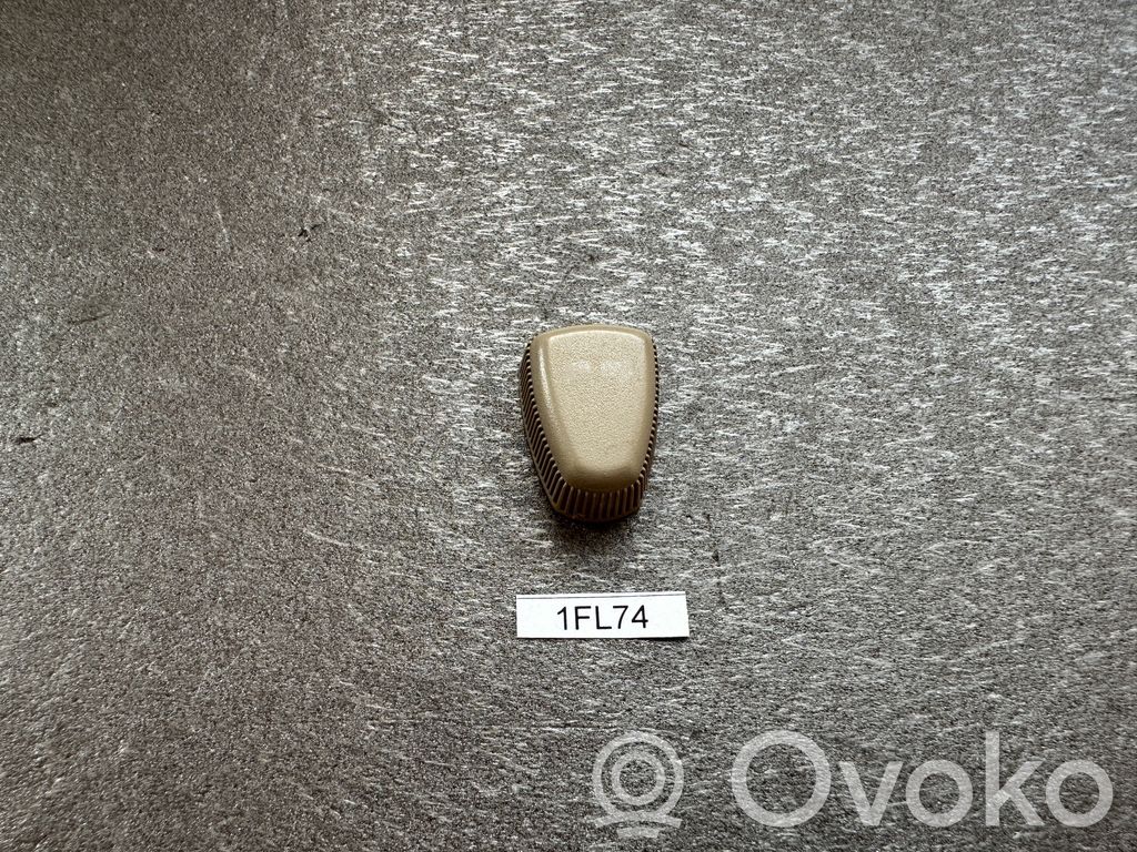 Uchwyt / Rączka otwierania klapy tylnej bagażnika   87013VB301