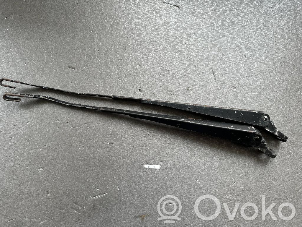 Isuzu Trooper Front wiper blade arm 
