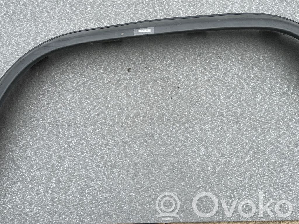Nissan Patrol Y60 Listwa tylnego błotnika 