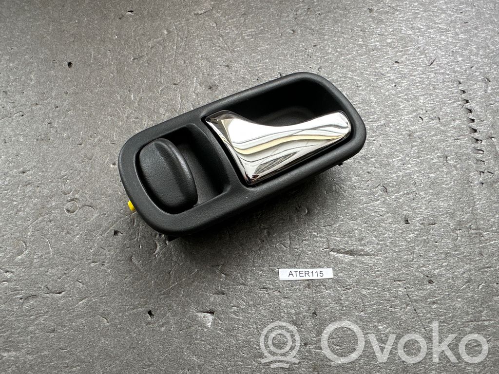Nissan Terrano Manecilla interna puerta delantera 