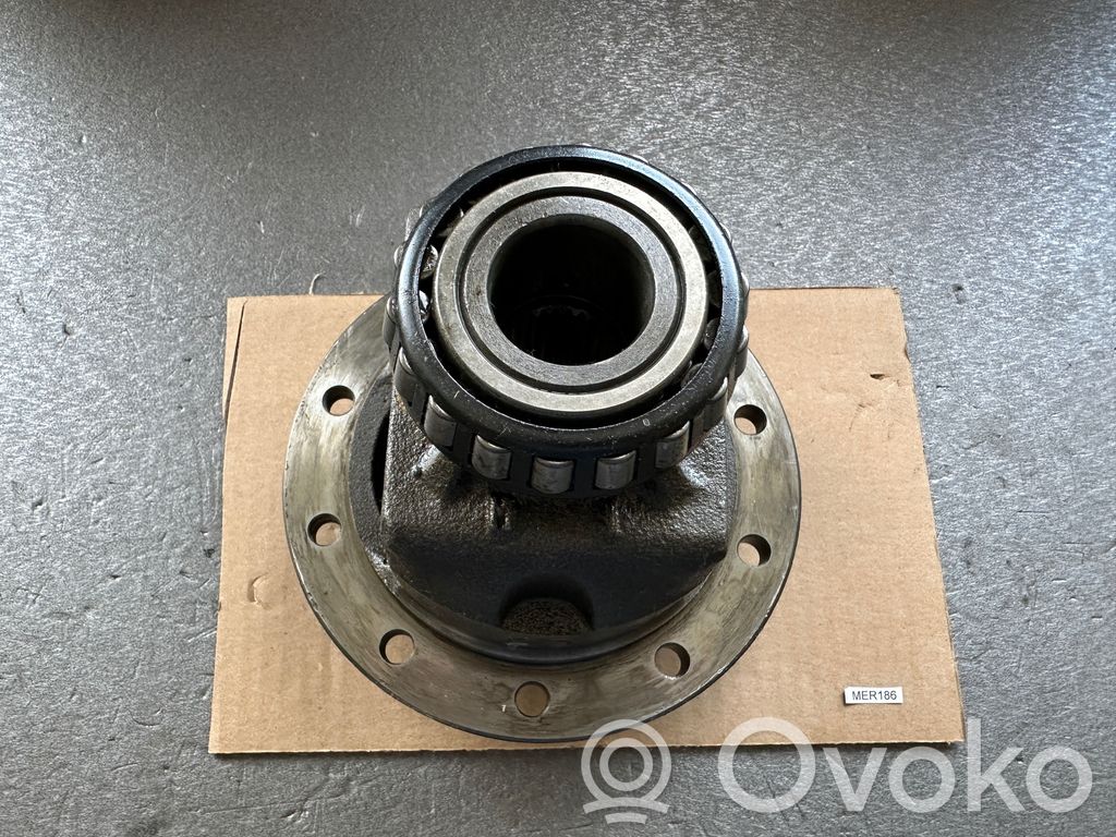 Podpora / Wspornik przedniego mechanizmu różnicowego osi tylnej   38421C6000,38100C6100