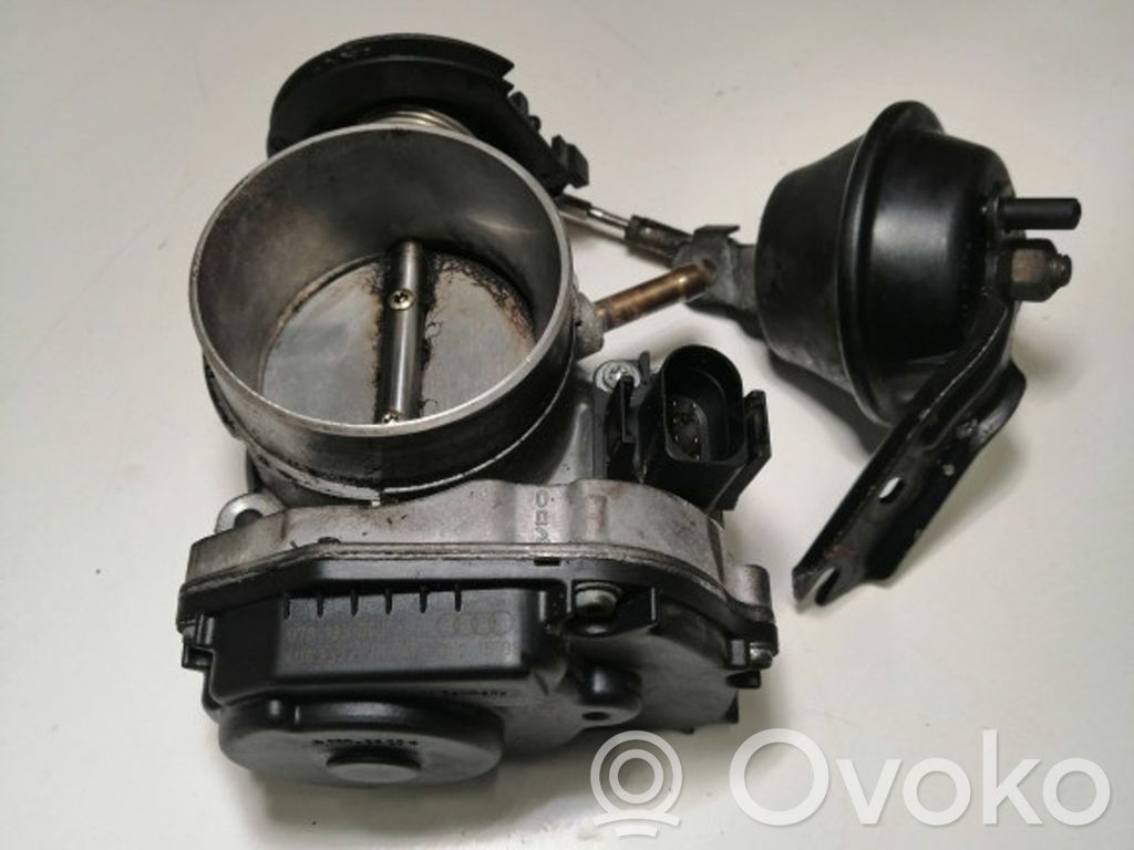 Audi A6 S6 C5 4B Droseļvārsts 