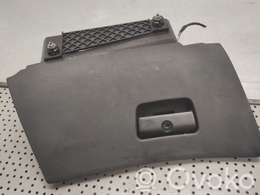 BMW 5 E39 Glove box 